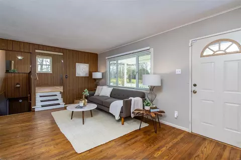 Living - 225 Highview, Ballwin, MO 63011 photo 3 of 5