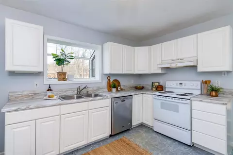 Kitchen - 225 Highview, Ballwin, MO 63011 photo 4 of 4