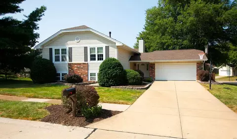 1303 Culpepper Ridge Dr, Ballwin, MO 63021