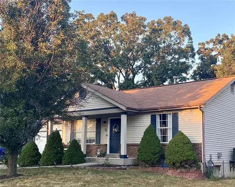 18 Mallard Pointe Dr, O'fallon, MO 63368