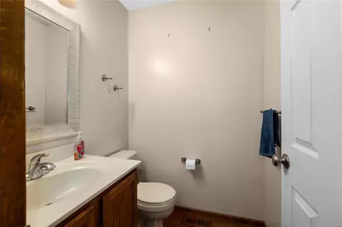 Entry Way - 464 Terrington Dr, Ballwin, MO 63021 photo 2 of 3