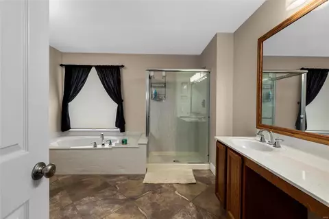 Bath - 464 Terrington Dr, Ballwin, MO 63021 photo 1 of 1