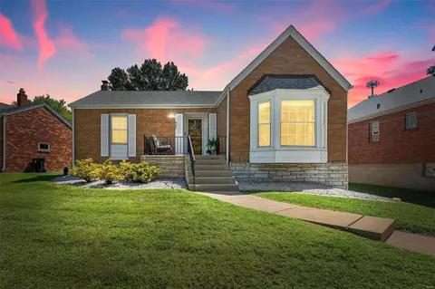 532 Bellsworth Dr, Saint Louis, MO 63125