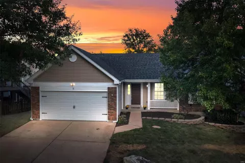 8 Big Bend Station Ct, Manchester, MO 63088