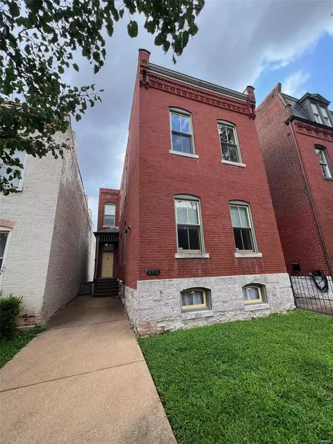 2701 Mcnair Ave, Saint Louis, MO 63118