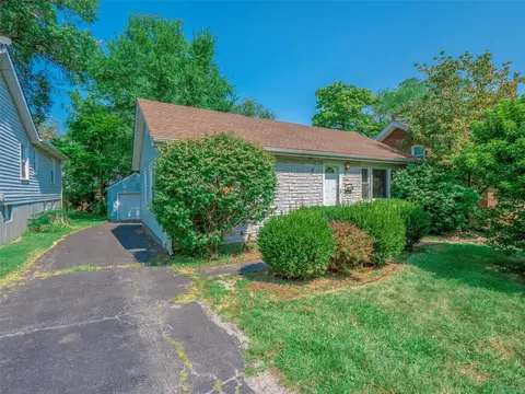 11 Jean Dr, Florissant, MO 63031