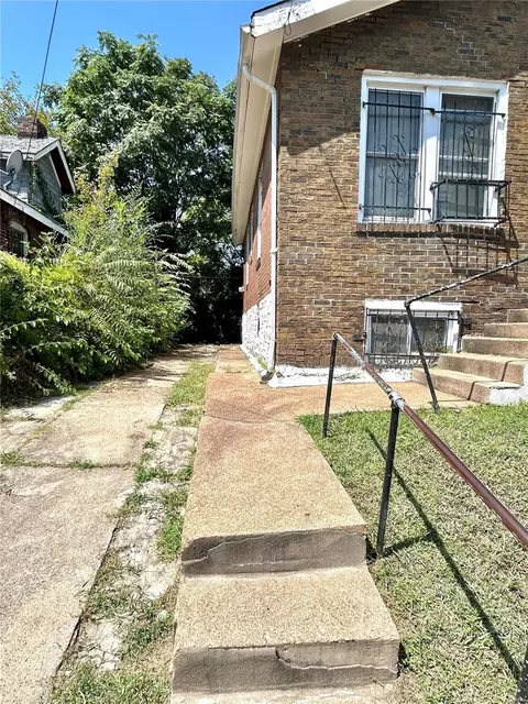 3619 Cora Ave, Saint Louis, MO 63115 photo 3