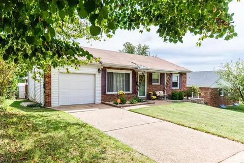 7416 Sharp Ave, Saint Louis, MO 63116