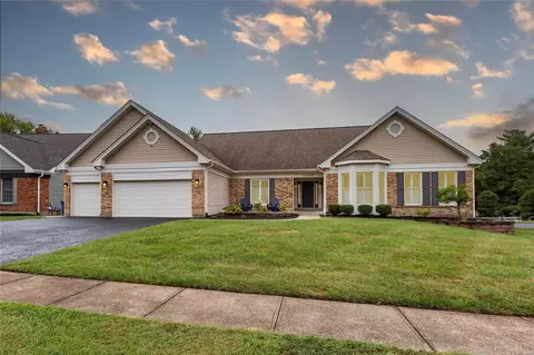 14020 Forest Crest Dr, Chesterfield, MO 63017