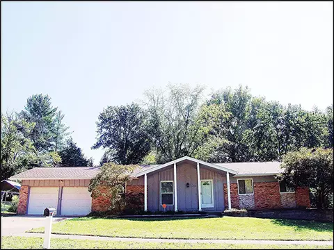 472 Chamberlin Dr, Manchester, MO 63021