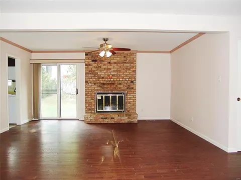 Living - 472 Chamberlin Dr, Manchester, MO 63021 photo 2 of 3