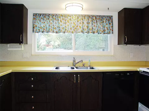 Kitchen - 472 Chamberlin Dr, Manchester, MO 63021 photo 3 of 3