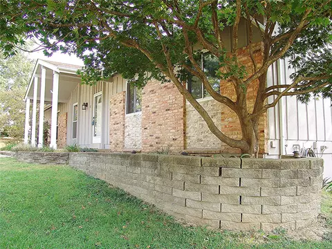 Exterior - 472 Chamberlin Dr, Manchester, MO 63021 photo 5 of 8
