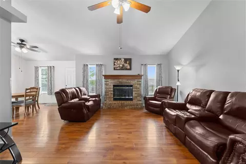 1454 Chambers Dr, O'fallon, MO 63366 photo 4