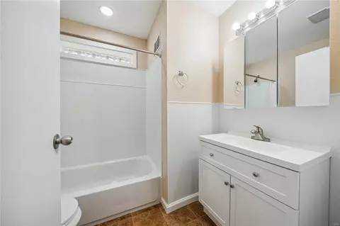 300 Coppinger Dr, Saint Louis, MO 63135 photo 10