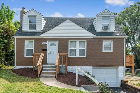 300 Coppinger Dr, Saint Louis, MO 63135