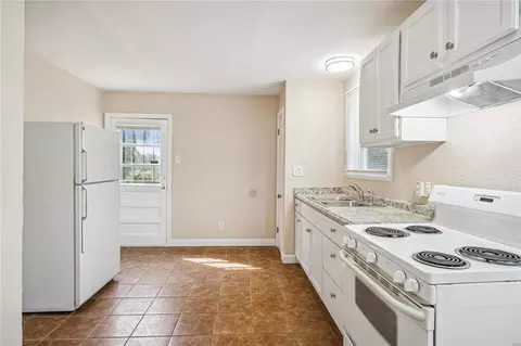 300 Coppinger Dr, Saint Louis, MO 63135 photo 8
