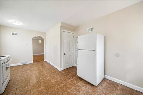 300 Coppinger Dr, Saint Louis, MO 63135 photo 7