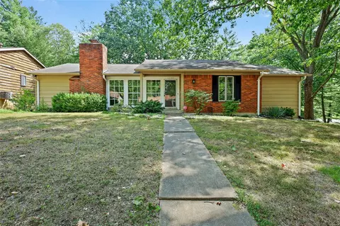 12702 Meadowdale Dr, Saint Louis, MO 63138
