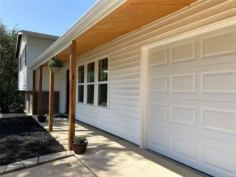 302 Baxter Acres Dr, Manchester, MO 63011 photo 3