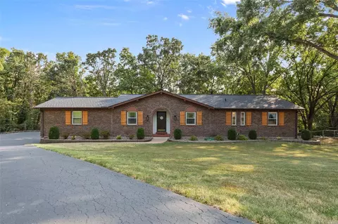 4849 Sharlane Dr, Saint Louis, MO 63128