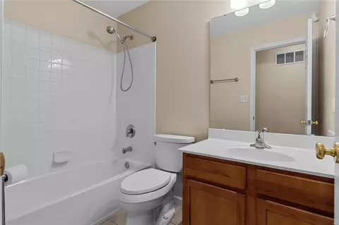 Bath - 302 Graywynd Ct, Lake Saint Louis, MO 63367 photo 2 of 2