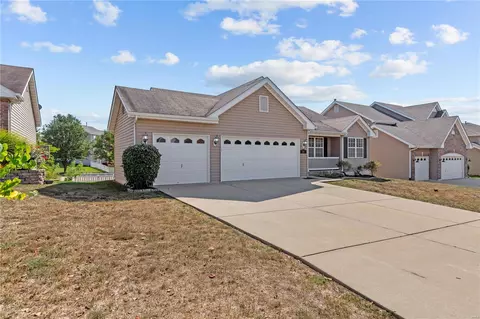 Exterior - 302 Graywynd Ct, Lake Saint Louis, MO 63367 photo 2 of 6