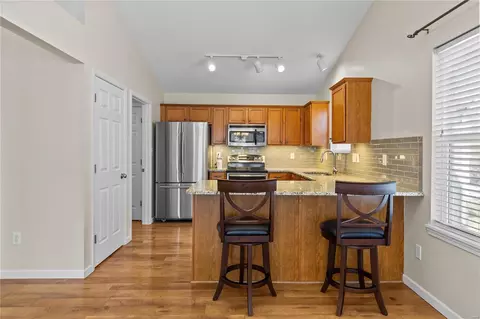Kitchen - 302 Graywynd Ct, Lake Saint Louis, MO 63367 photo 2 of 3