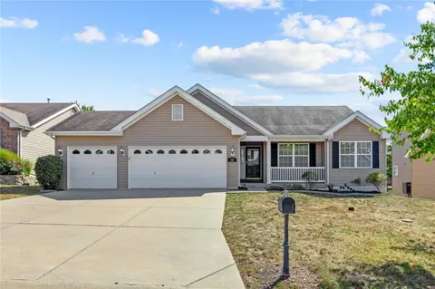 302 Graywynd Ct, Lake Saint Louis, MO 63367