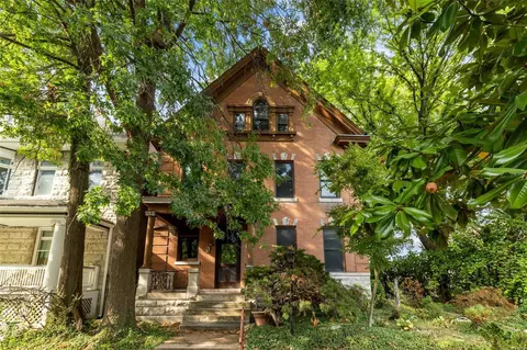 5033 Washington Pl, Saint Louis, MO 63108