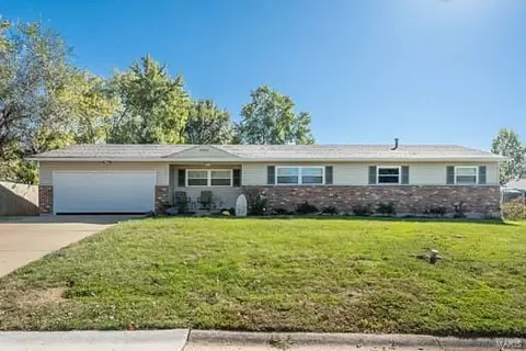 3830 Jeff Dr, Saint Charles, MO 63304