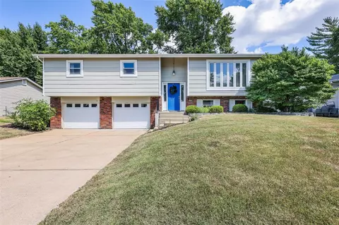 2816 Olde Gloucester Dr, Saint Charles, MO 63301