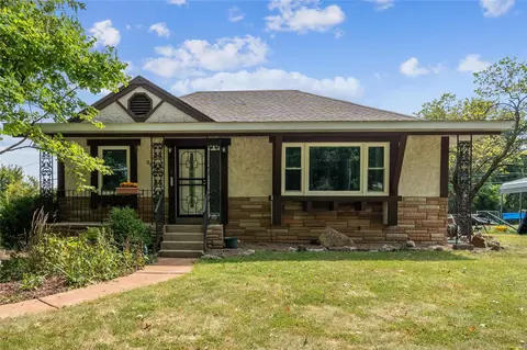 3482 Eastridge Ln, Saint Ann, MO 63074