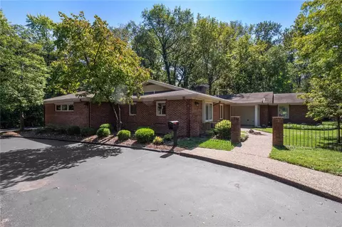 10212 Clayton Rd, Ladue, MO 63124