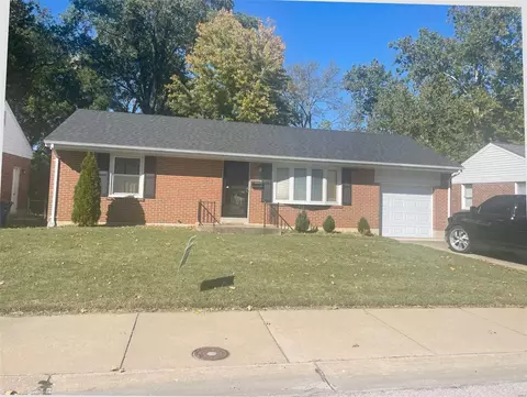 725 Boschert Dr, Saint Charles, MO 63301