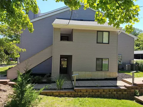 1321 Prospect Village Ln #B, Ballwin, MO 63021