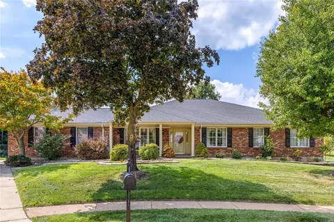 9 Grimsley Station Bluff Ct, Saint Louis, MO 63129