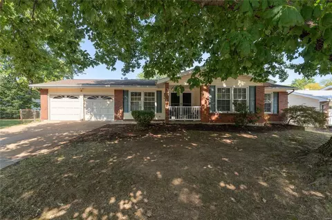 667 Talon Dr, Florissant, MO 63031