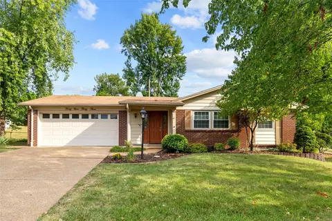 4933 Brunston Dr, Saint Louis, MO 63128