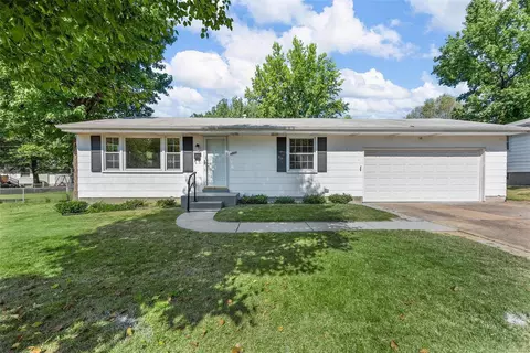 9925 Hayward Dr, Saint Louis, MO 63137