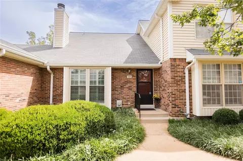 1003 Brooksgate Manor Dr, Kirkwood, MO 63122