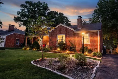 1036 Simmons Ave, Kirkwood, MO 63122