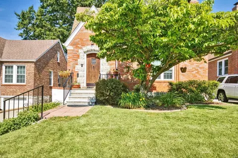 1129 Ralph Ter, Richmond Heights, MO 63117