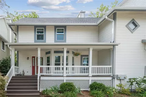 1199 Hawken Pl, Webster Groves, MO 63119