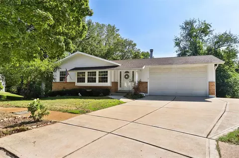 10779 Roxanna Dr, Saint Louis, MO 63128