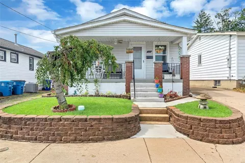 320 Lenhardt Ave, Saint Louis, MO 63125