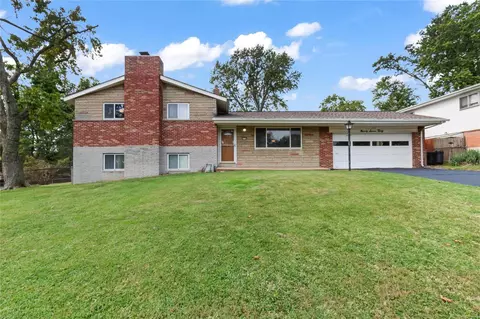 9730 Jackie Ln, Saint Louis, MO 63123