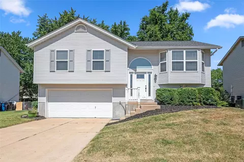 1221 Harvest Ridge Dr, Saint Charles, MO 63303
