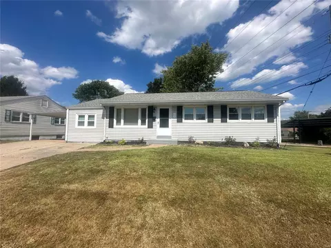 525 Mullanphy Rd, Florissant, MO 63031