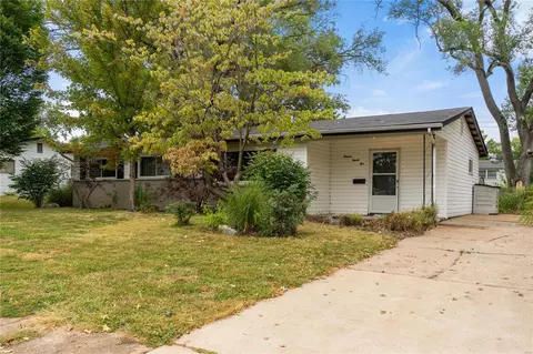 1495 Bluebird Dr, Florissant, MO 63031